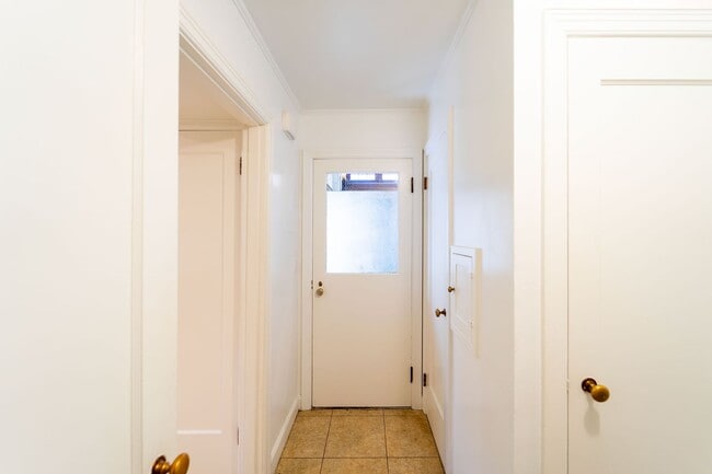 Building Photo - Luxurious Portland Heights home tucked away on a private street on nearly half an acre.