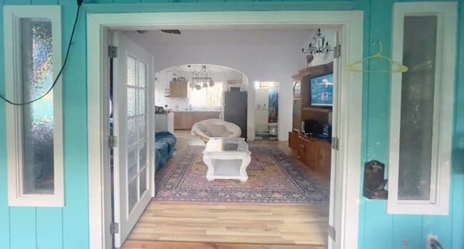 Building Photo - 2BR/1BA Furnished Home – Available June 1 – Screened Lanai, Fiber Internet, W/D