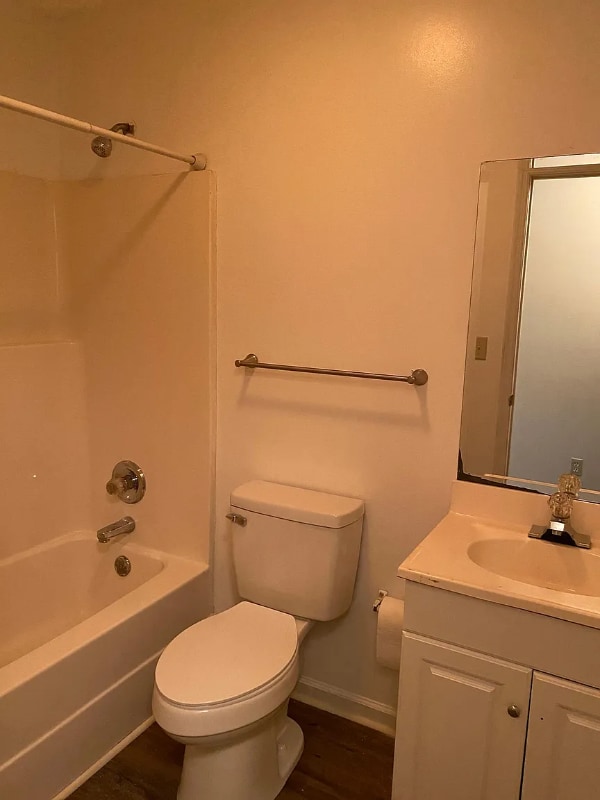 Building Photo - 1900 Tinsley Pl