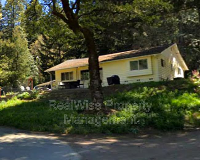 Primary Photo - 7701 Rogue River Hwy