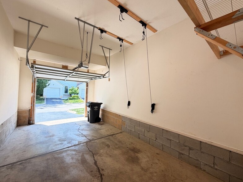 Building Photo - 7408 Cayman Ln
