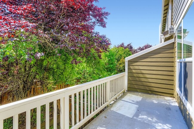 Building Photo - Elegant Forest Heights 3 bedroom, 3 bath Brownstone Home!