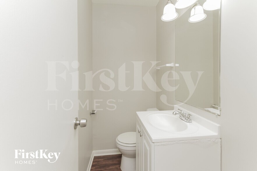 Building Photo - 17031 S 88th Ave