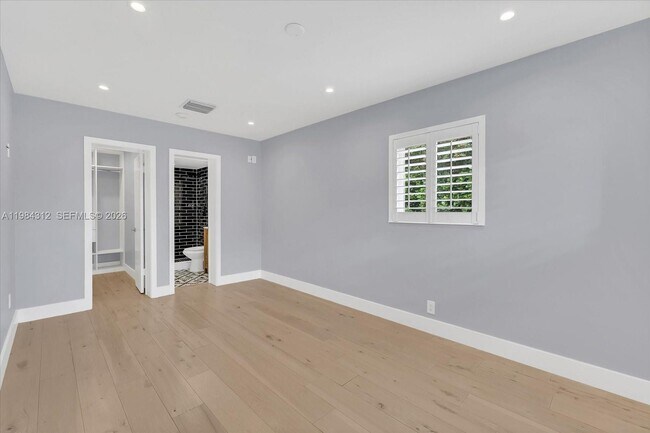 Building Photo - 10330 SW 51st St