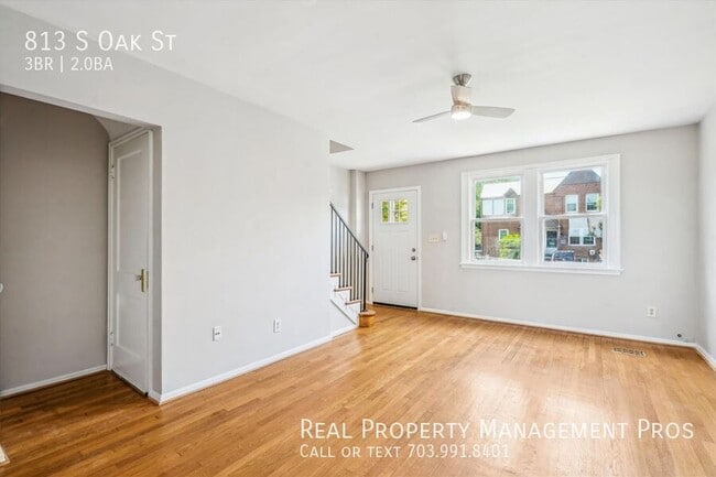 Building Photo - 813 S Oak St
