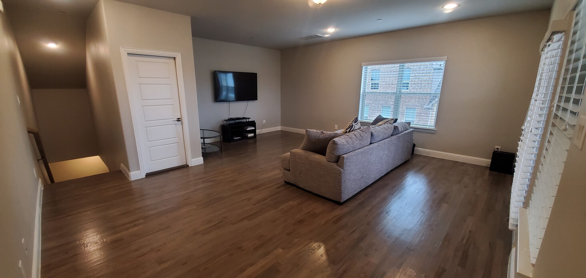 3rd floor - 4428 Dexter Ln
