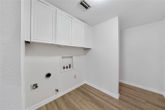 Building Photo - 3021 Pinewood Dr