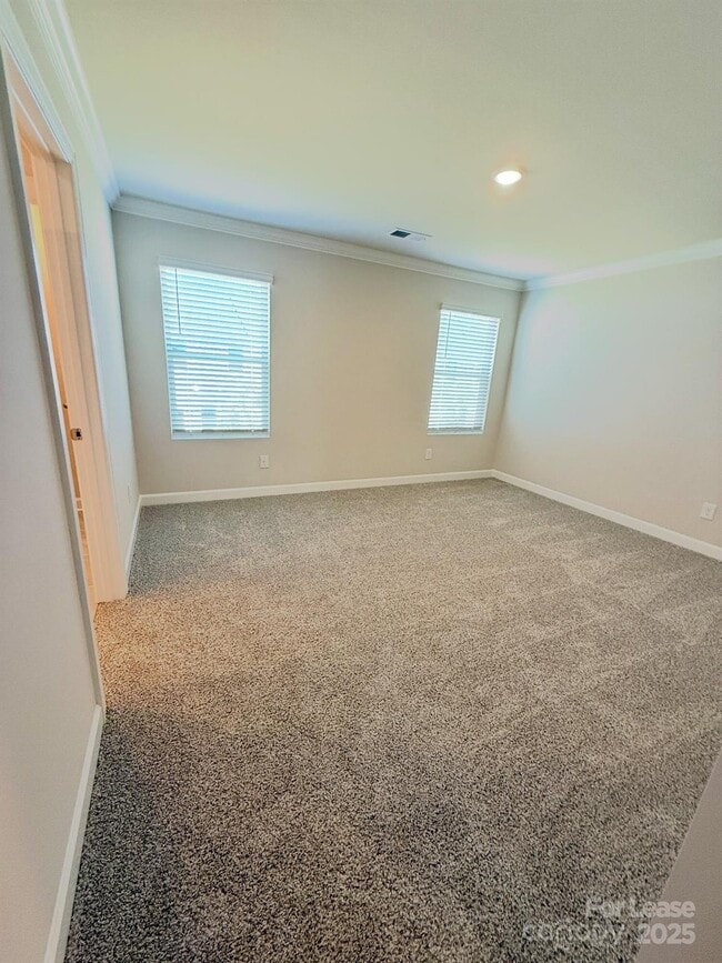 Building Photo - 1719 Braemar Vlg Dr