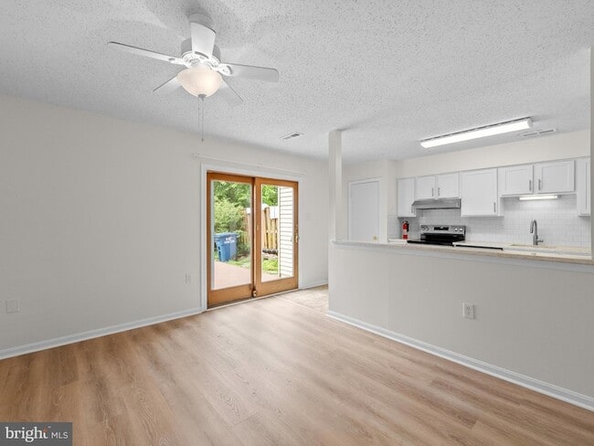 Building Photo - 2178 Mager Dr