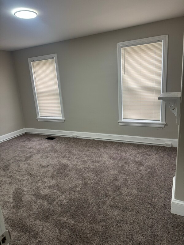 Building Photo - 905 N Spruce St