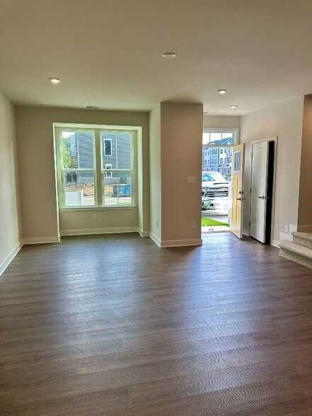 Building Photo - 418 bigwood Dr