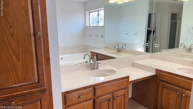 Building Photo - 905 Rose St