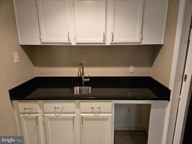 Building Photo - 300 Cinnabar Ln