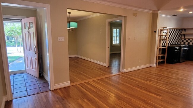 Building Photo - PRE -LEASING FOR AUGUST 1ST! Great College Rental! Beautiful Home Near Tech Campus!!