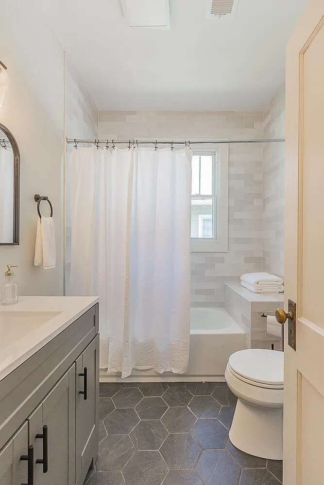 hallway bathroom - 2403 Bailey Ave
