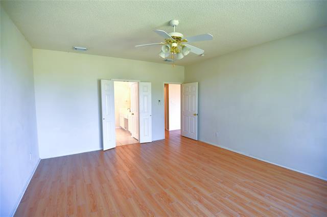 Building Photo - 3921 Lakeside Dr