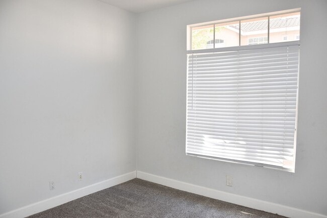 Building Photo - 8215 E White Oak Ridge