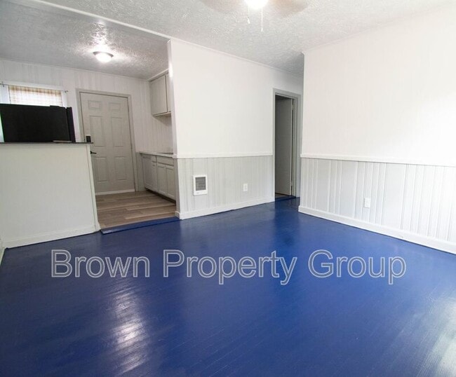 Building Photo - 204 S Fifth St