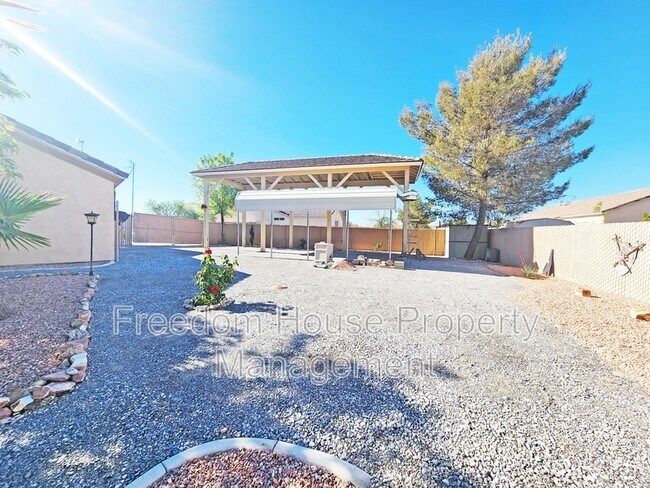 Building Photo - 380 Round Up Ct