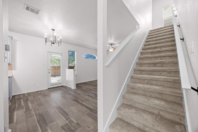 Building Photo - 10208 Laredo Dr