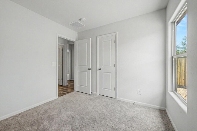 Building Photo - 322 Watson Pl
