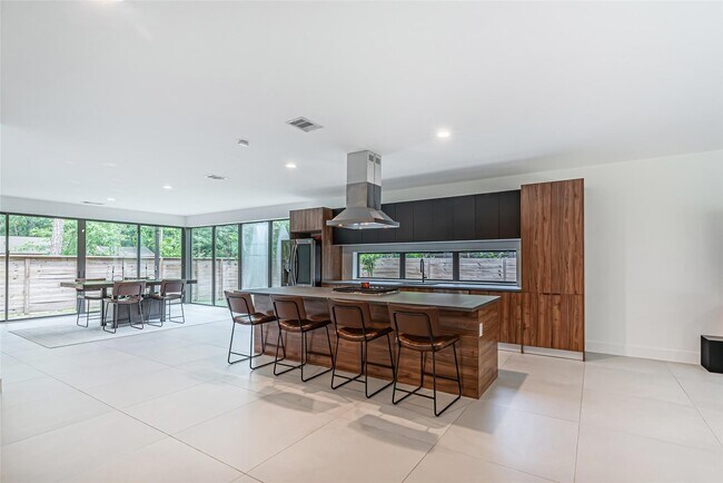 Building Photo - 1601 Beech Dr