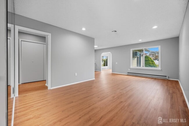 Building Photo - 351A Jutland Dr