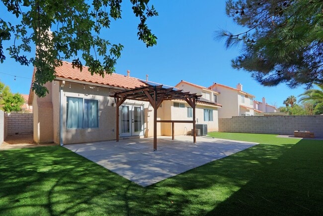 Building Photo - 1521 Desert Ridge Ave