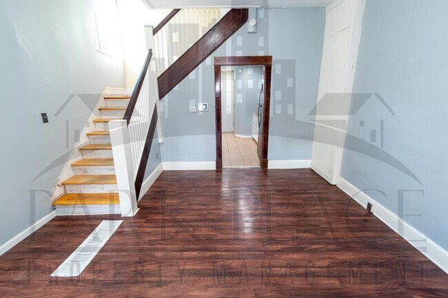 Building Photo - 734 E Morris St