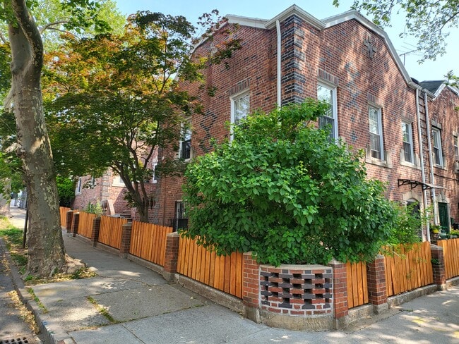 Building Photo - 67 Seeley St