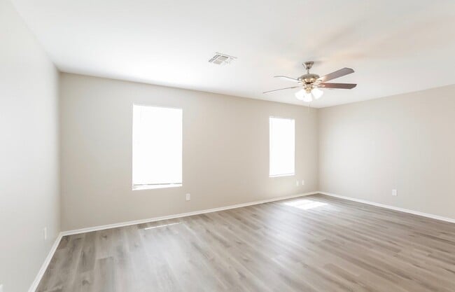 Building Photo - 3134 W Wayland Dr