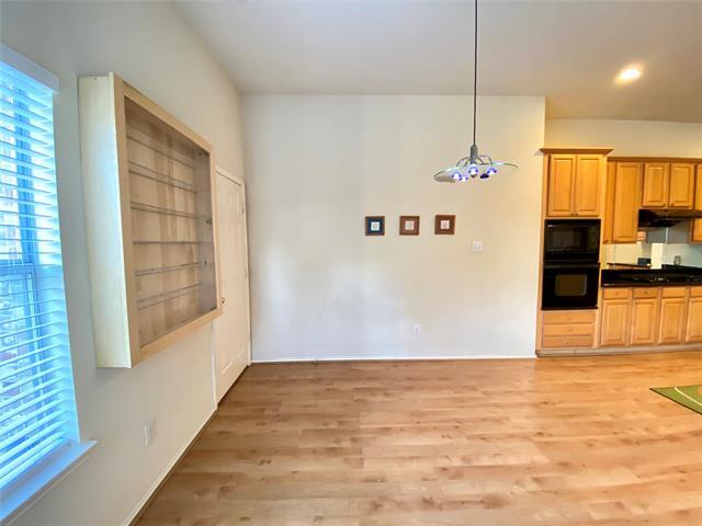 Building Photo - 1420 Hudspeth Dr