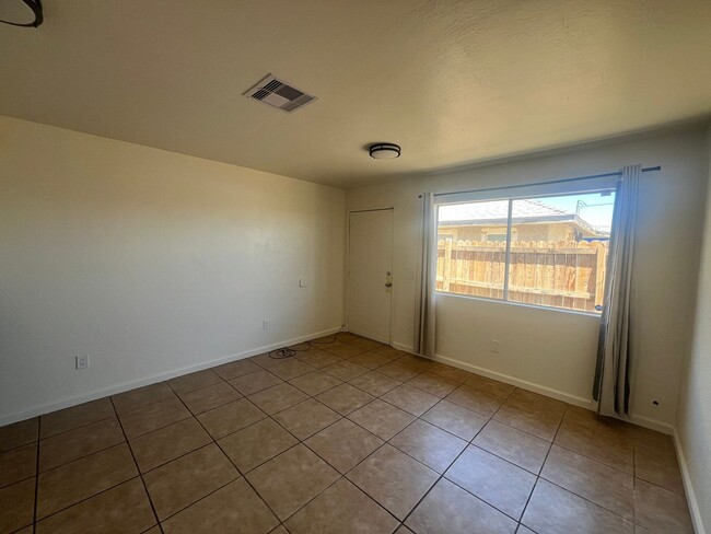 Building Photo - P027