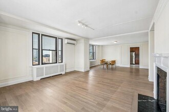 Building Photo - 2031 Locust St