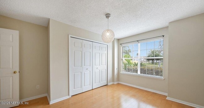 Building Photo - 629 10th Ave S