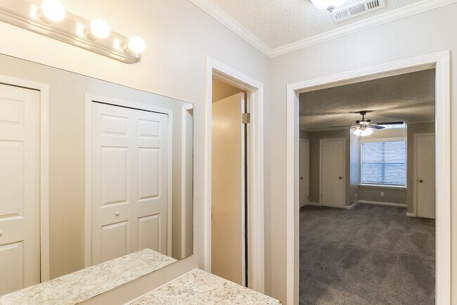 Building Photo - 3904 Loring Ln