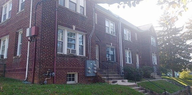 Primary Photo - 2203 Q St SE