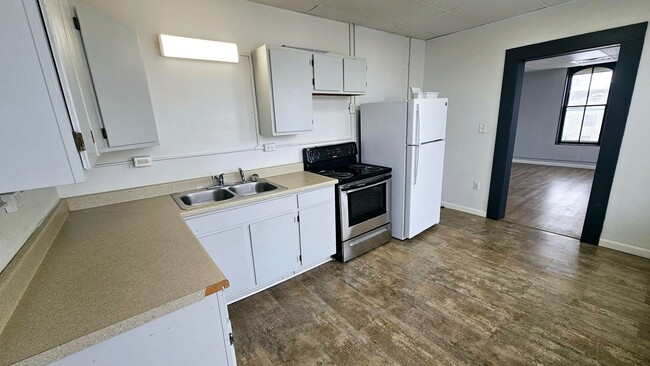 Building Photo - 2 Bedroom Move in Ready in Galion!