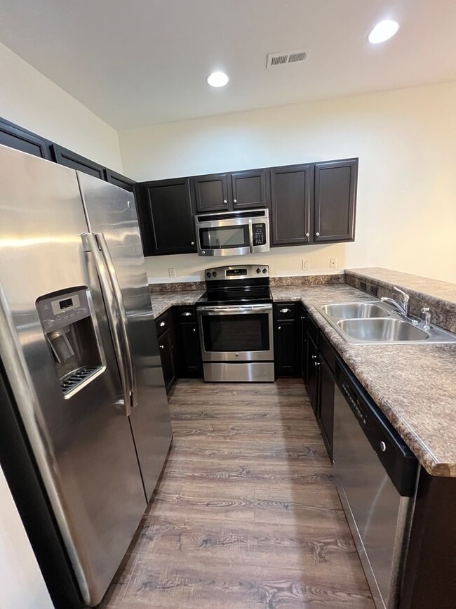 Building Photo - SAYLOR'S WATCH - 3 Bedroom Townhome in Monkey Junction/South Wilmington!