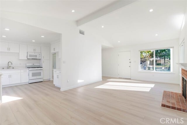 Building Photo - 9551 Gierson Ave