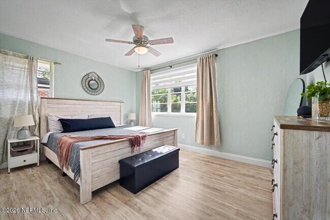 Building Photo - 719 S Shores Rd