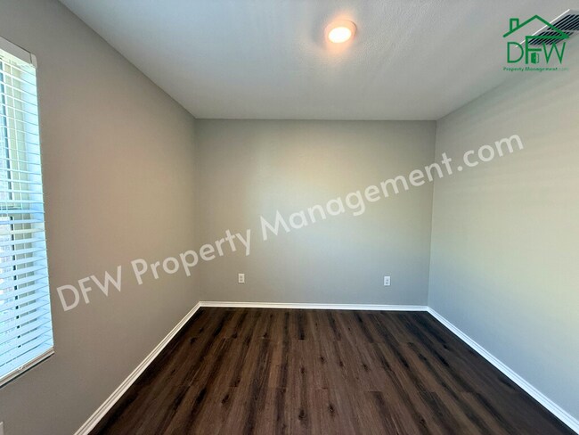 Building Photo - Modern 4-Bedroom Home with Island Kitchen & Spacious Backyard in Princeton!