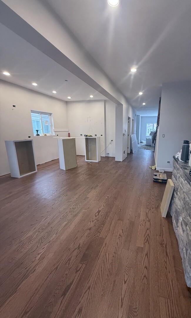 Building Photo - 3842 N Newcastle Ave