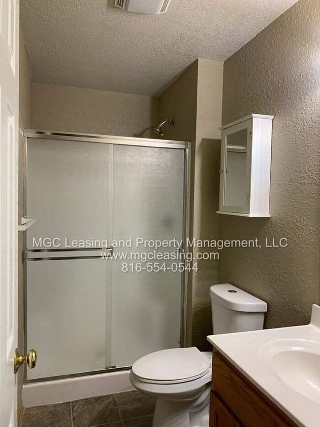 Building Photo - Comfort & Convenience in Grain Valley – Sp...