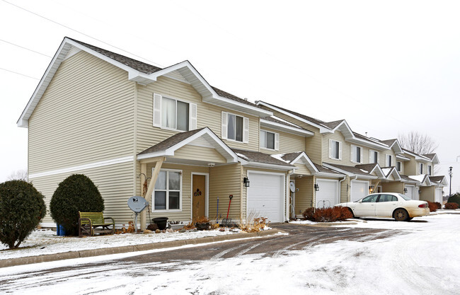 Building Photo - East Creek Carriage Homes