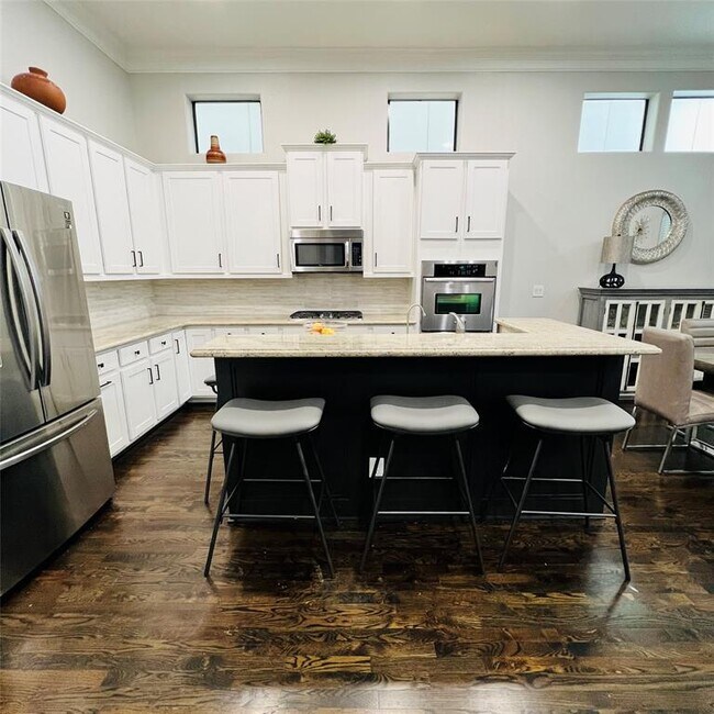 Building Photo - 9944 Woodwind Lane North