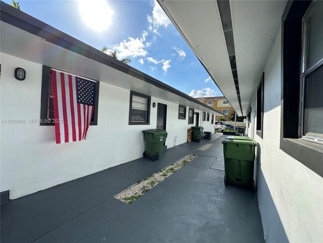 Building Photo - 116 NW 2nd Ave