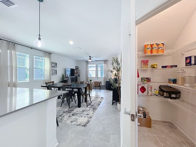 Building Photo - Like-New, Move-In Ready Gem in Kelly Park Area of Apopka