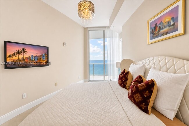 Building Photo - 15811 Collins Ave