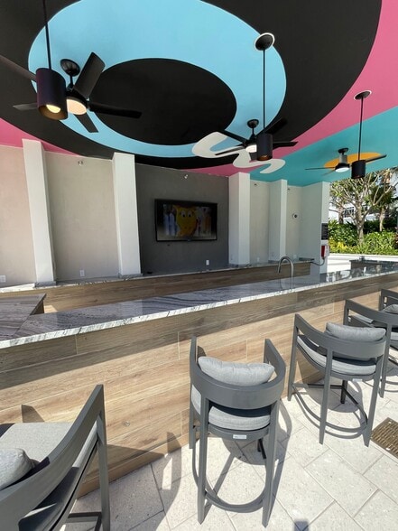 Building Photo - 119 NE 20th St